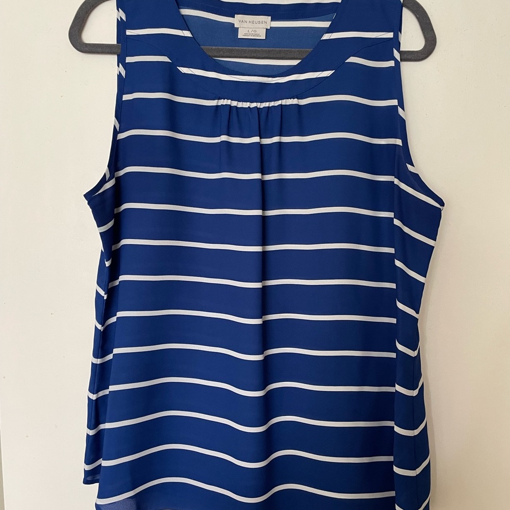 Super flattering blouse perfect for work!